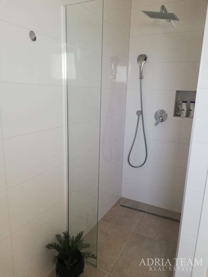 HERBSTAKTION! FERIENHAUS MIT POOL, 120 M VOM MEER ENTFERNT, NIN - ZADAR