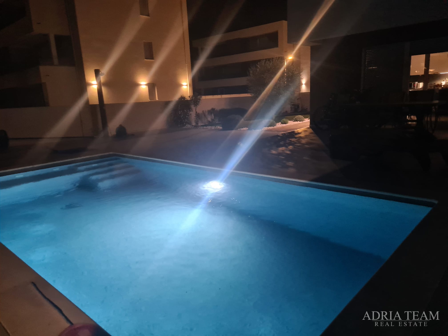 HERBSTAKTION! FERIENHAUS MIT POOL, 120 M VOM MEER ENTFERNT, NIN - ZADAR
