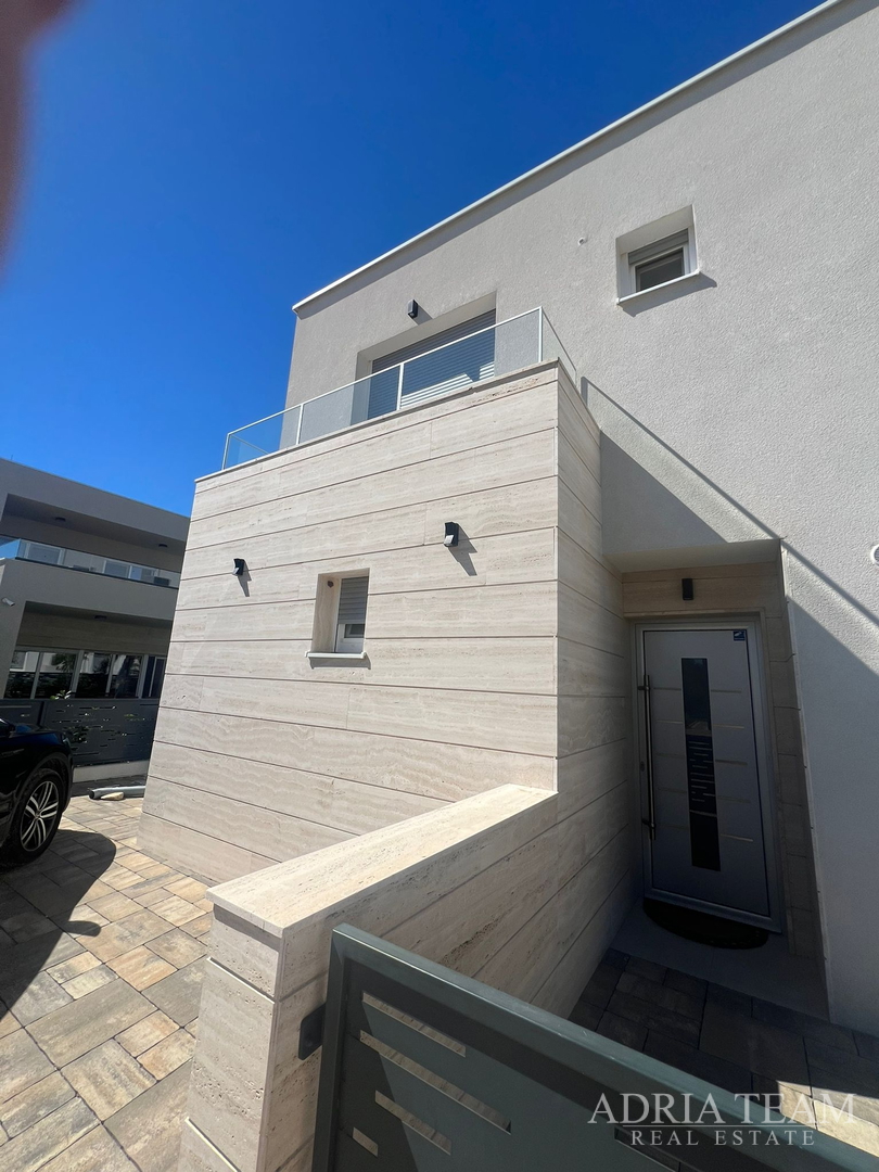 HERBSTAKTION! FERIENHAUS MIT POOL, 120 M VOM MEER ENTFERNT, NIN - ZADAR