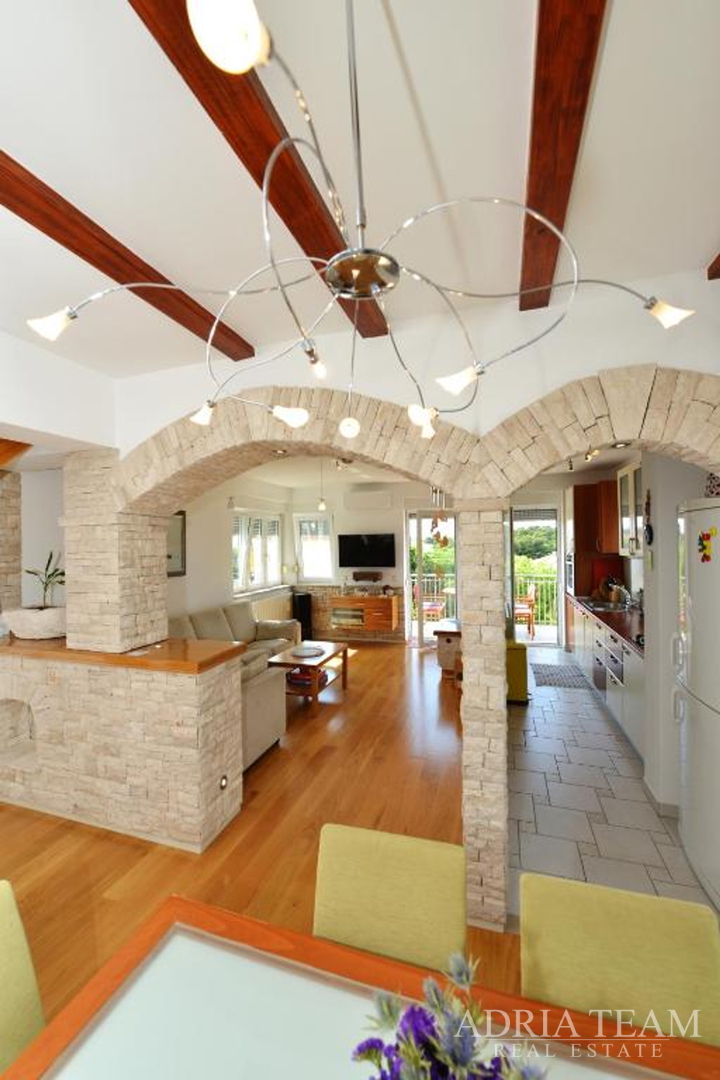 ZWEIETAGENWOHNUNG MIT AUFZUG UND MEERBLICK, NAHE ALLER EINRICHTUNGEN - RELJA, ZADAR