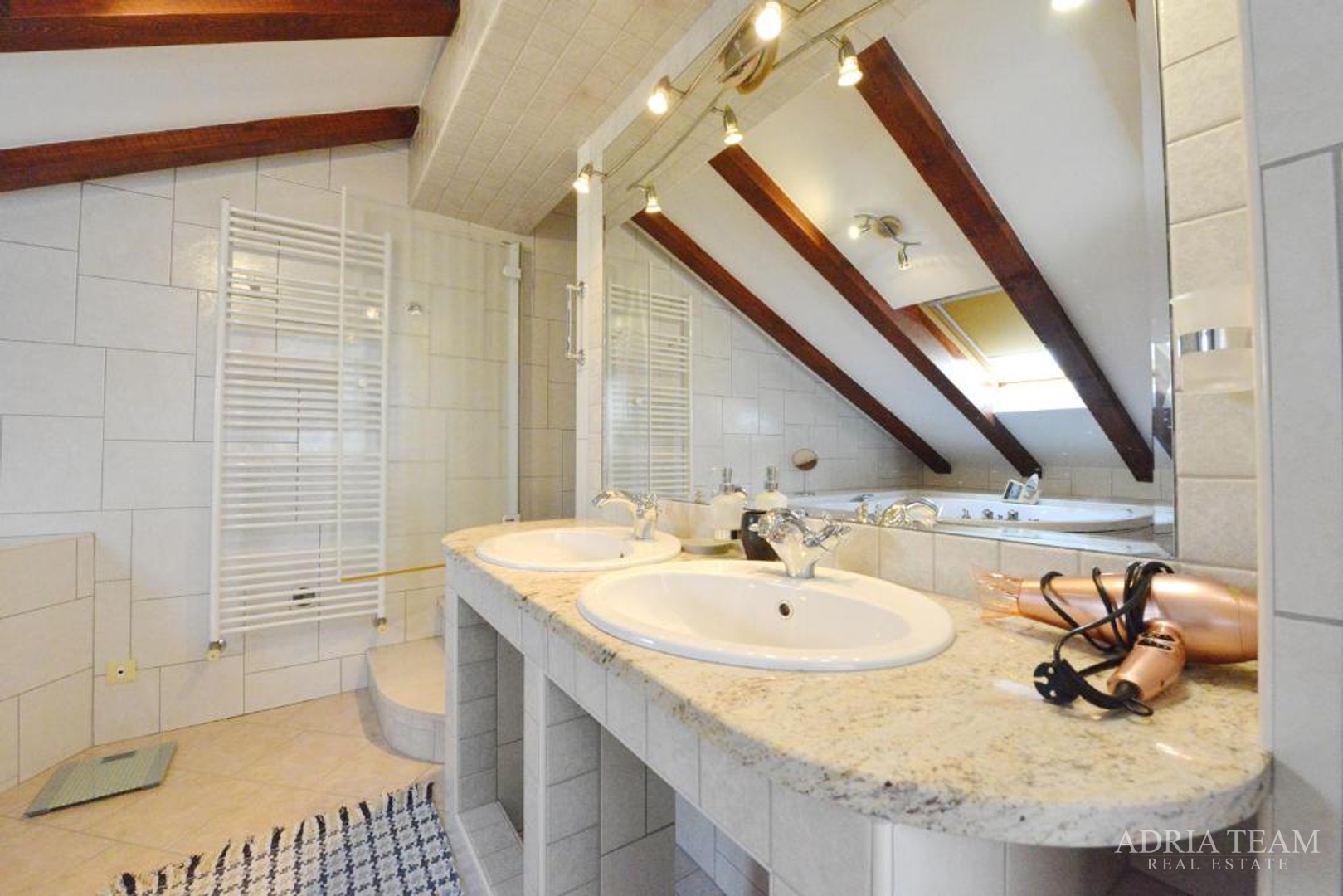 ZWEIETAGENWOHNUNG MIT AUFZUG UND MEERBLICK, NAHE ALLER EINRICHTUNGEN - RELJA, ZADAR