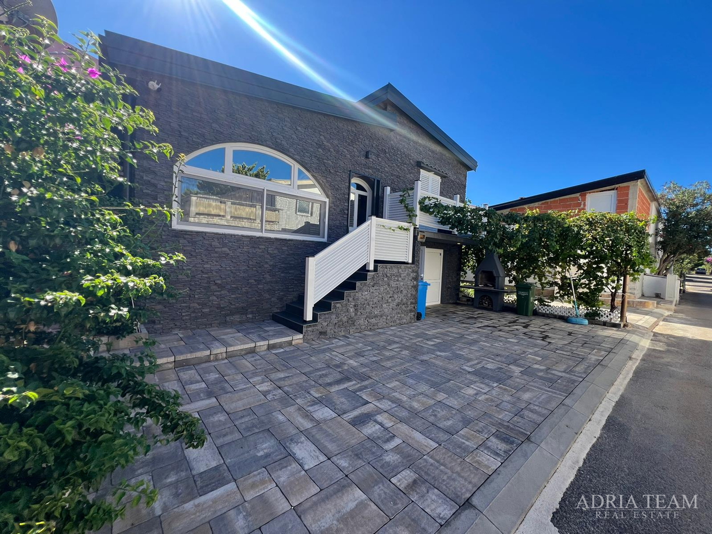 KUĆA S POGLEDOM NA MORE - VIR