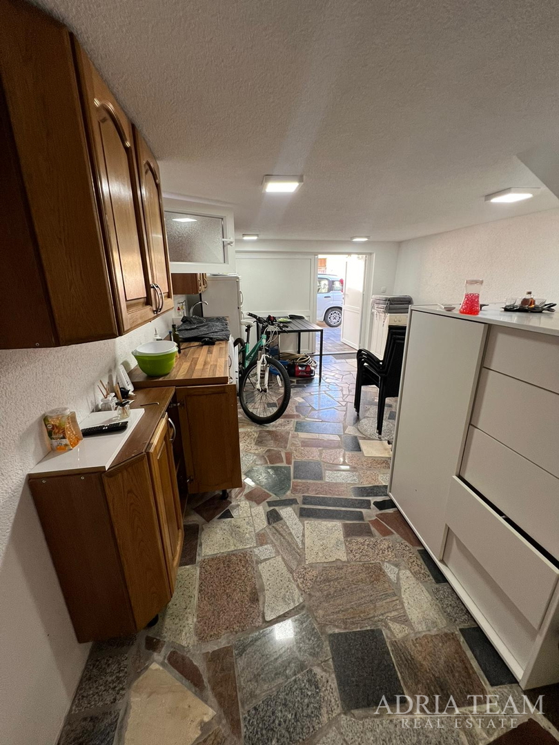 KUĆA S POGLEDOM NA MORE - VIR