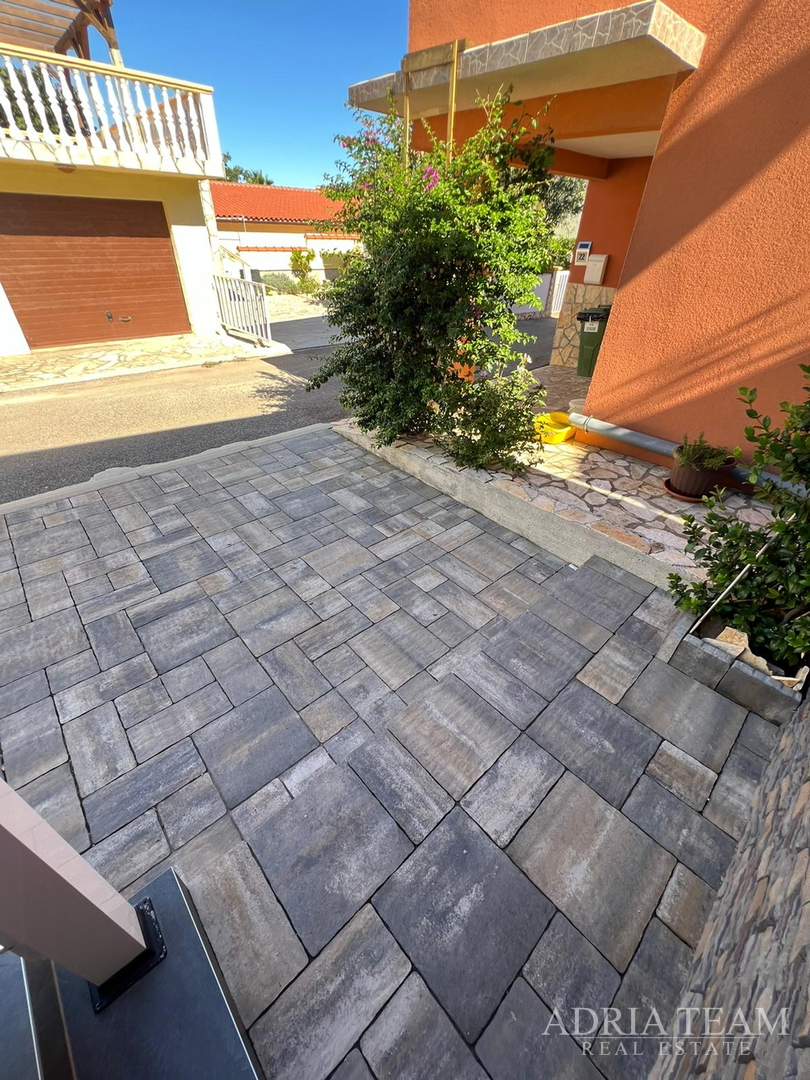 KUĆA S POGLEDOM NA MORE - VIR