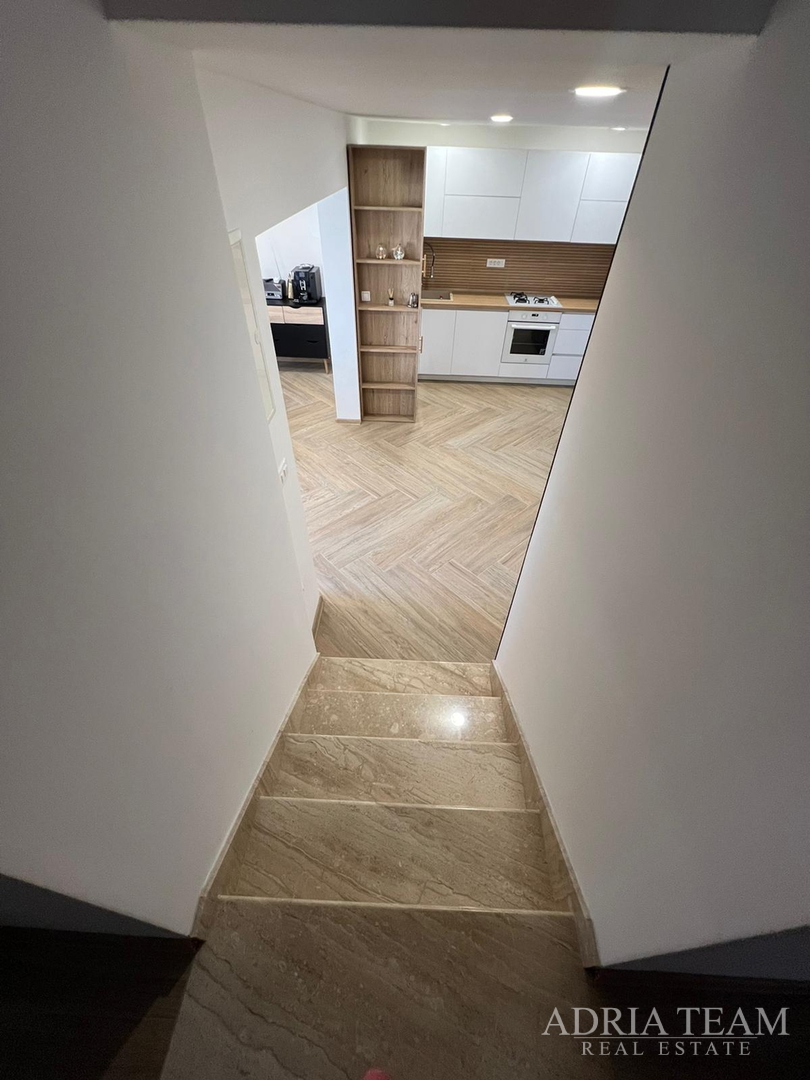 KUĆA S POGLEDOM NA MORE - VIR