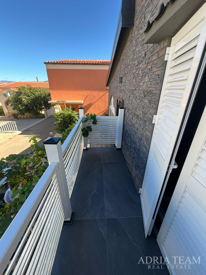 KUĆA S POGLEDOM NA MORE - VIR