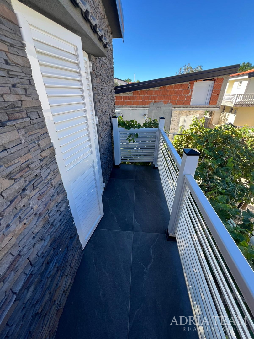 KUĆA S POGLEDOM NA MORE - VIR