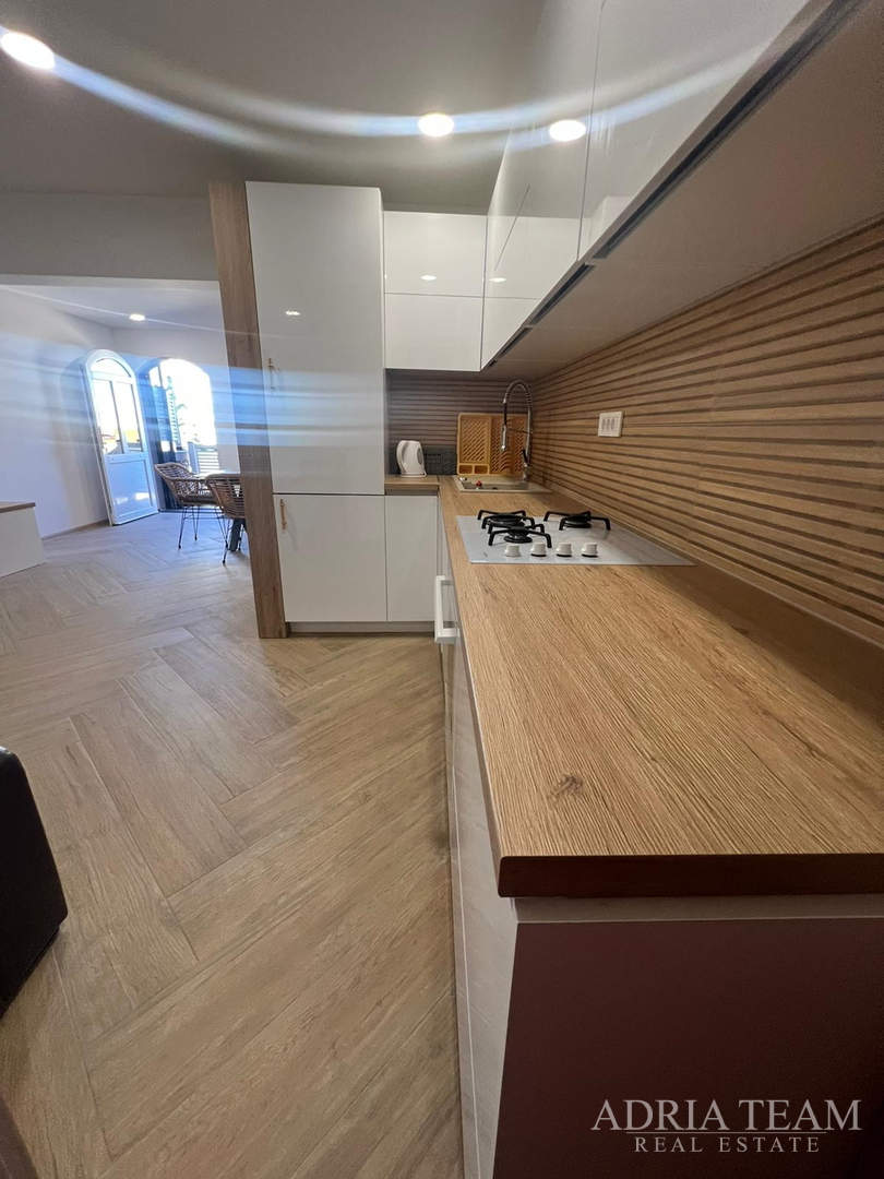 KUĆA S POGLEDOM NA MORE - VIR