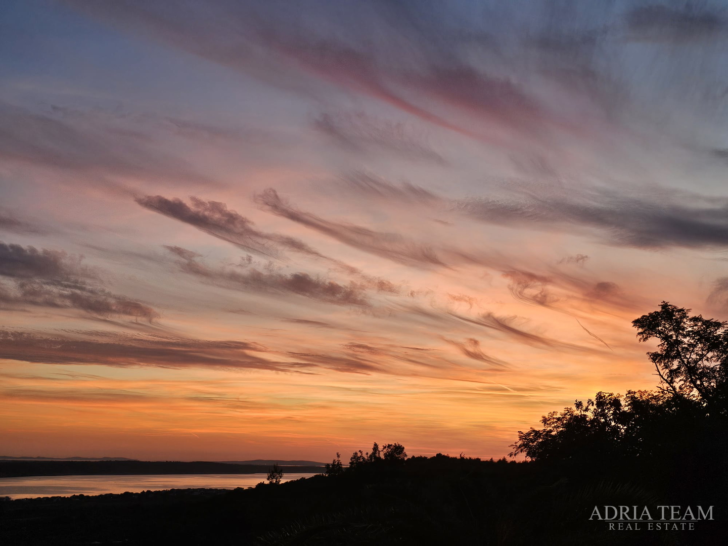VILE U NOVOGRADNJI S POGLEDOM NA MORE - RADOVIN