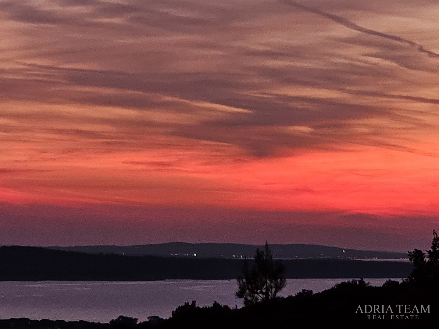 VILE U NOVOGRADNJI S POGLEDOM NA MORE - RADOVIN