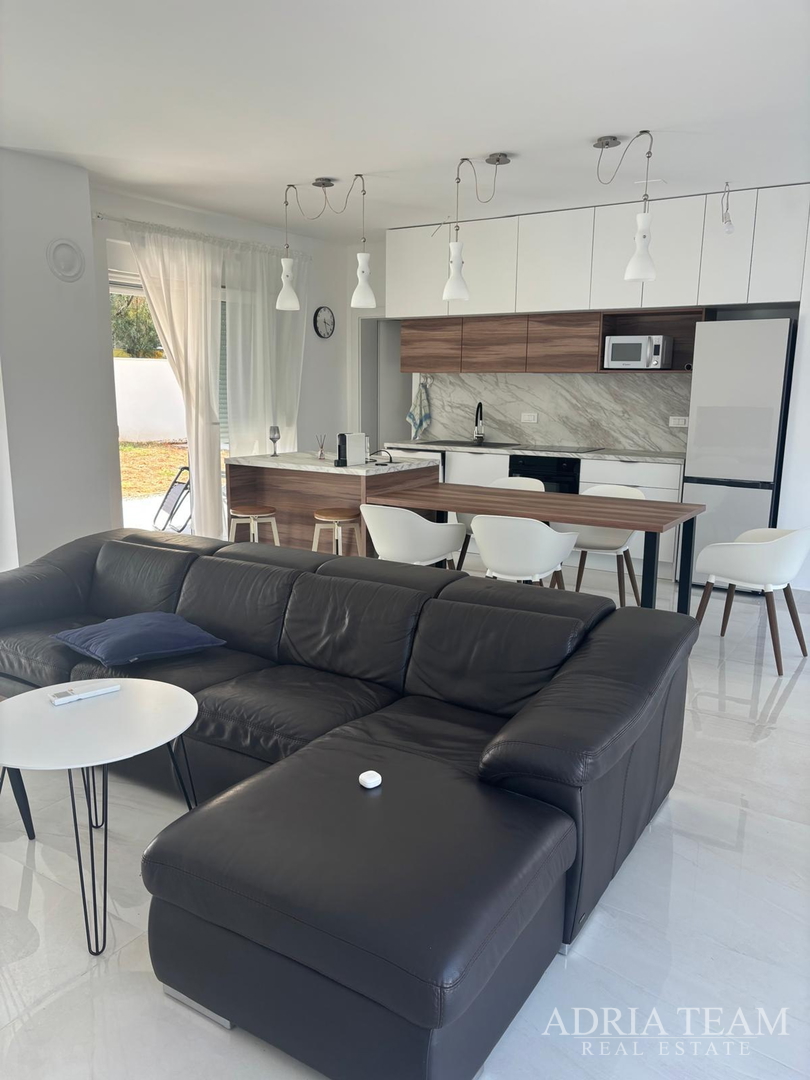 KUĆA S GARAŽOM TE OTVORENIM POGLEDOM NA MORE I PLANINE - VIR