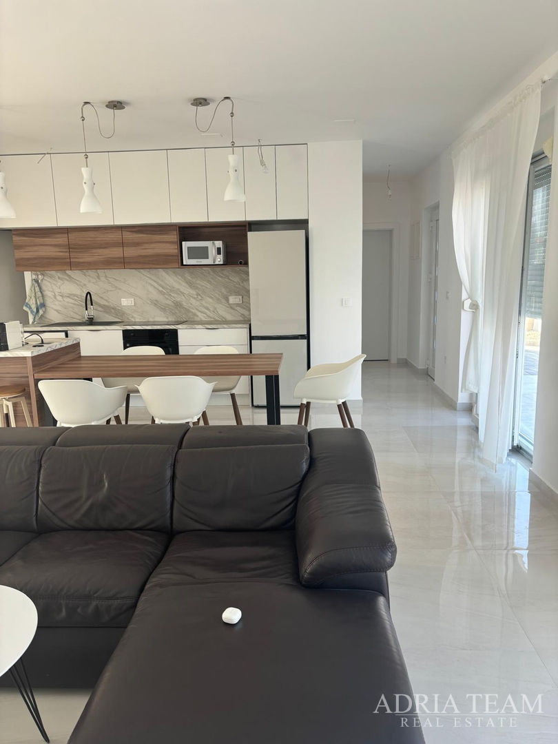 KUĆA S GARAŽOM TE OTVORENIM POGLEDOM NA MORE I PLANINE - VIR