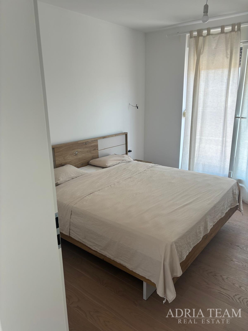 KUĆA S GARAŽOM TE OTVORENIM POGLEDOM NA MORE I PLANINE - VIR