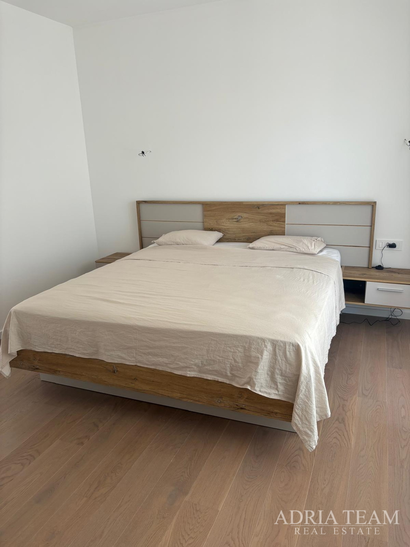 KUĆA S GARAŽOM TE OTVORENIM POGLEDOM NA MORE I PLANINE - VIR