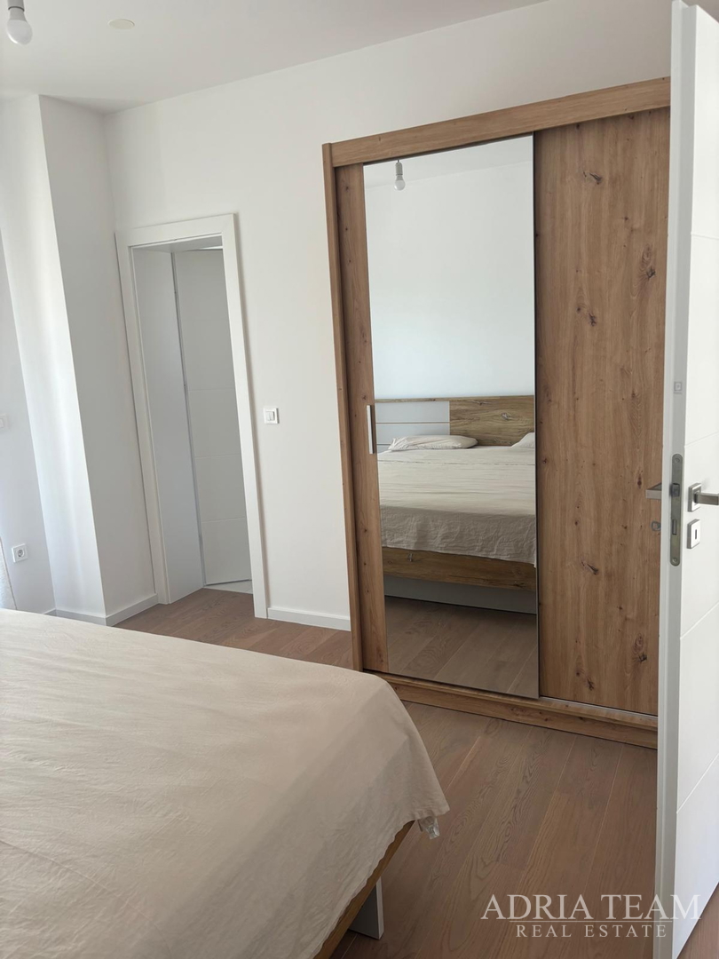 KUĆA S GARAŽOM TE OTVORENIM POGLEDOM NA MORE I PLANINE - VIR