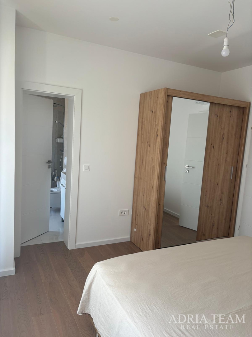 KUĆA S GARAŽOM TE OTVORENIM POGLEDOM NA MORE I PLANINE - VIR