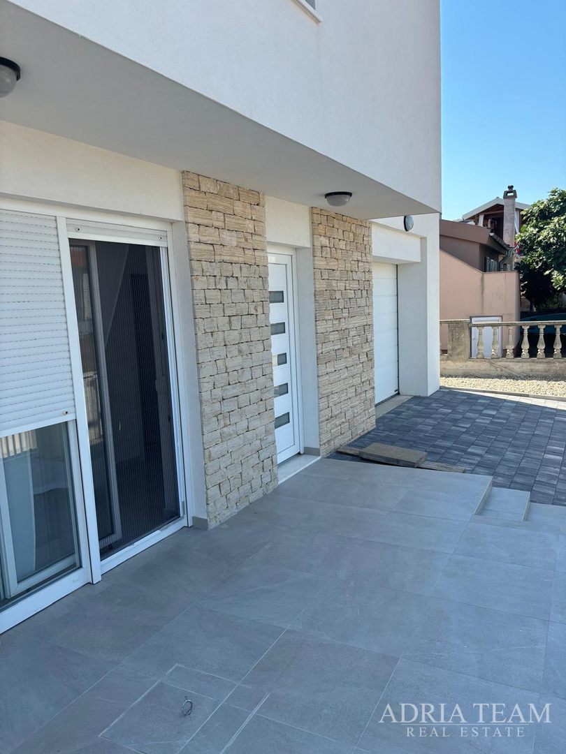 KUĆA S GARAŽOM TE OTVORENIM POGLEDOM NA MORE I PLANINE - VIR