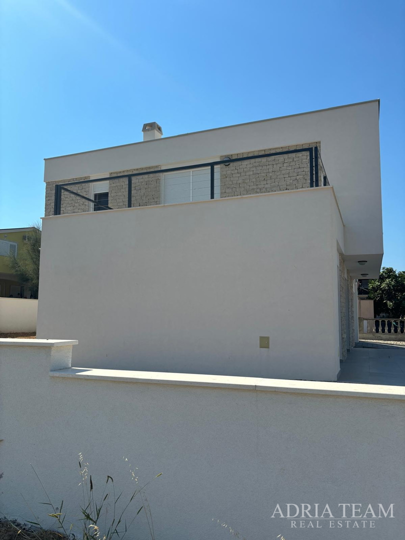 KUĆA S GARAŽOM TE OTVORENIM POGLEDOM NA MORE I PLANINE - VIR