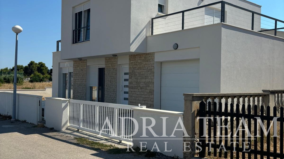 HOUSE WITH GARAGE AND OPEN SEA AND MOUNTAIN VIEW - VIR