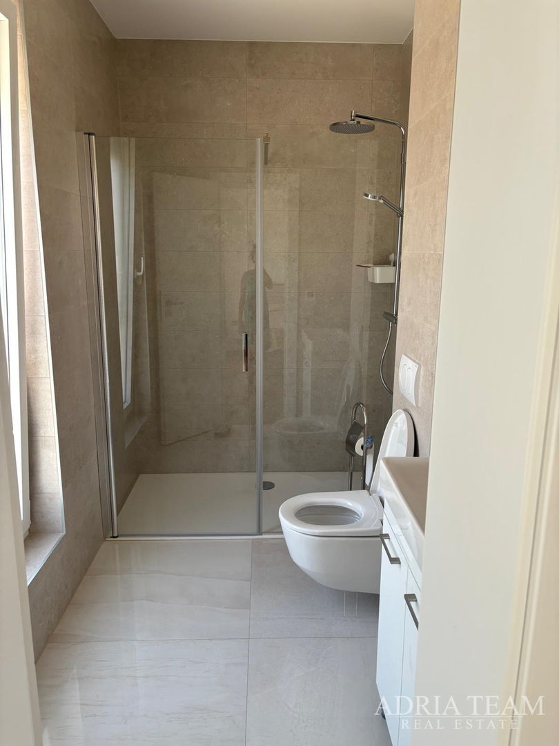 KUĆA S GARAŽOM TE OTVORENIM POGLEDOM NA MORE I PLANINE - VIR