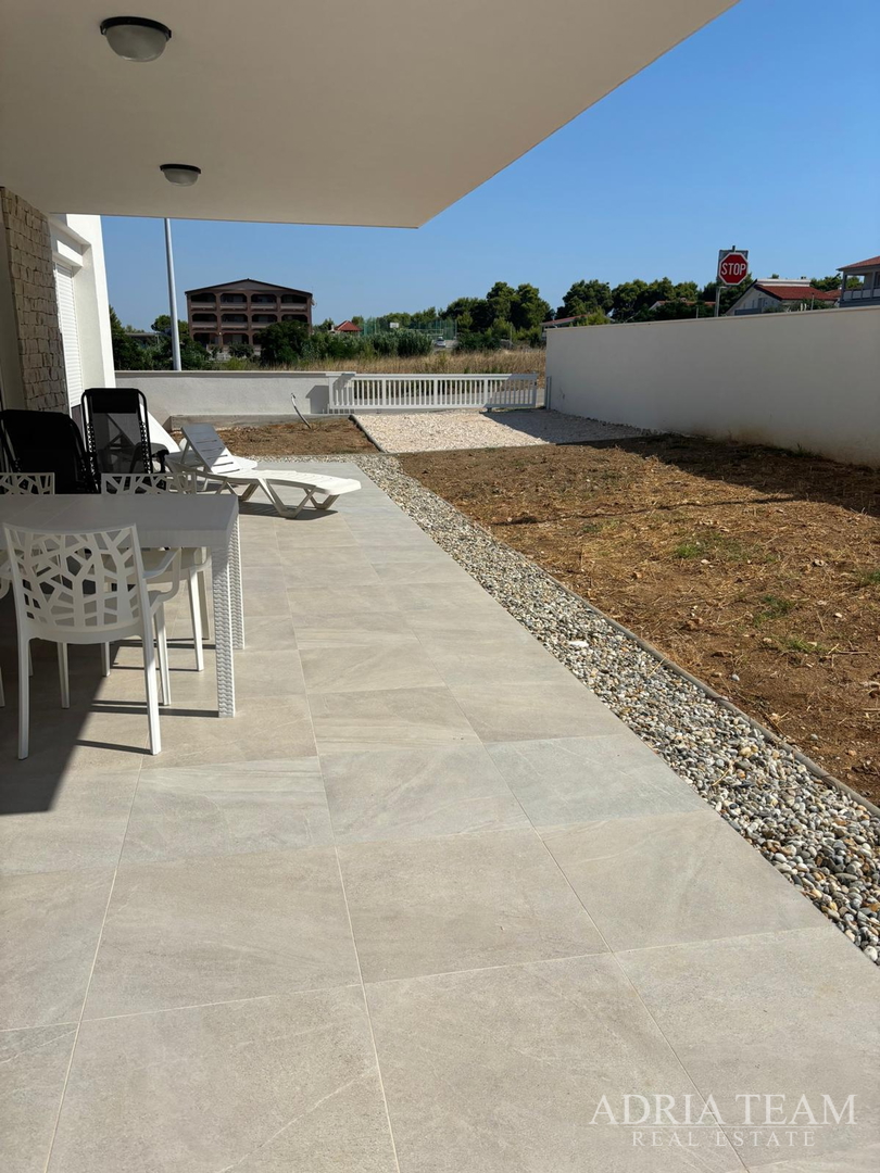 KUĆA S GARAŽOM TE OTVORENIM POGLEDOM NA MORE I PLANINE - VIR