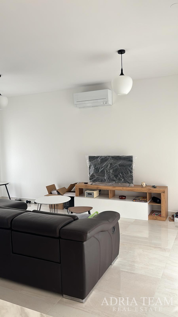 KUĆA S GARAŽOM TE OTVORENIM POGLEDOM NA MORE I PLANINE - VIR