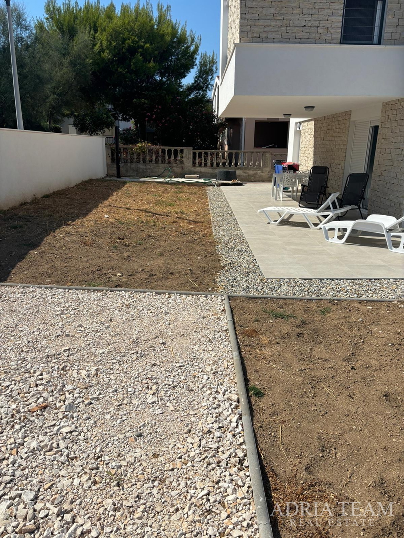 KUĆA S GARAŽOM TE OTVORENIM POGLEDOM NA MORE I PLANINE - VIR