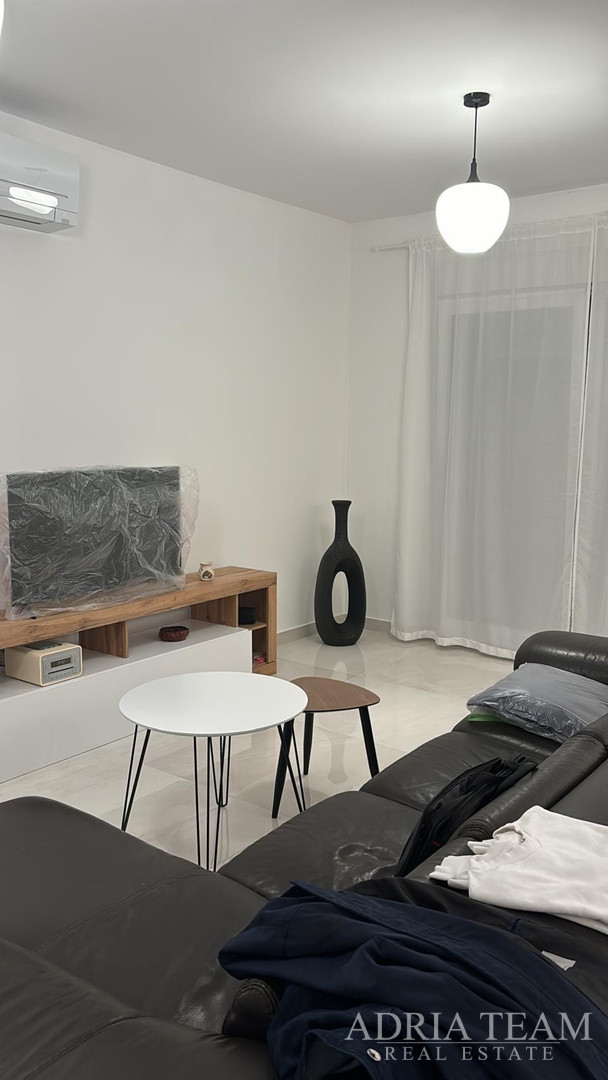 KUĆA S GARAŽOM TE OTVORENIM POGLEDOM NA MORE I PLANINE - VIR