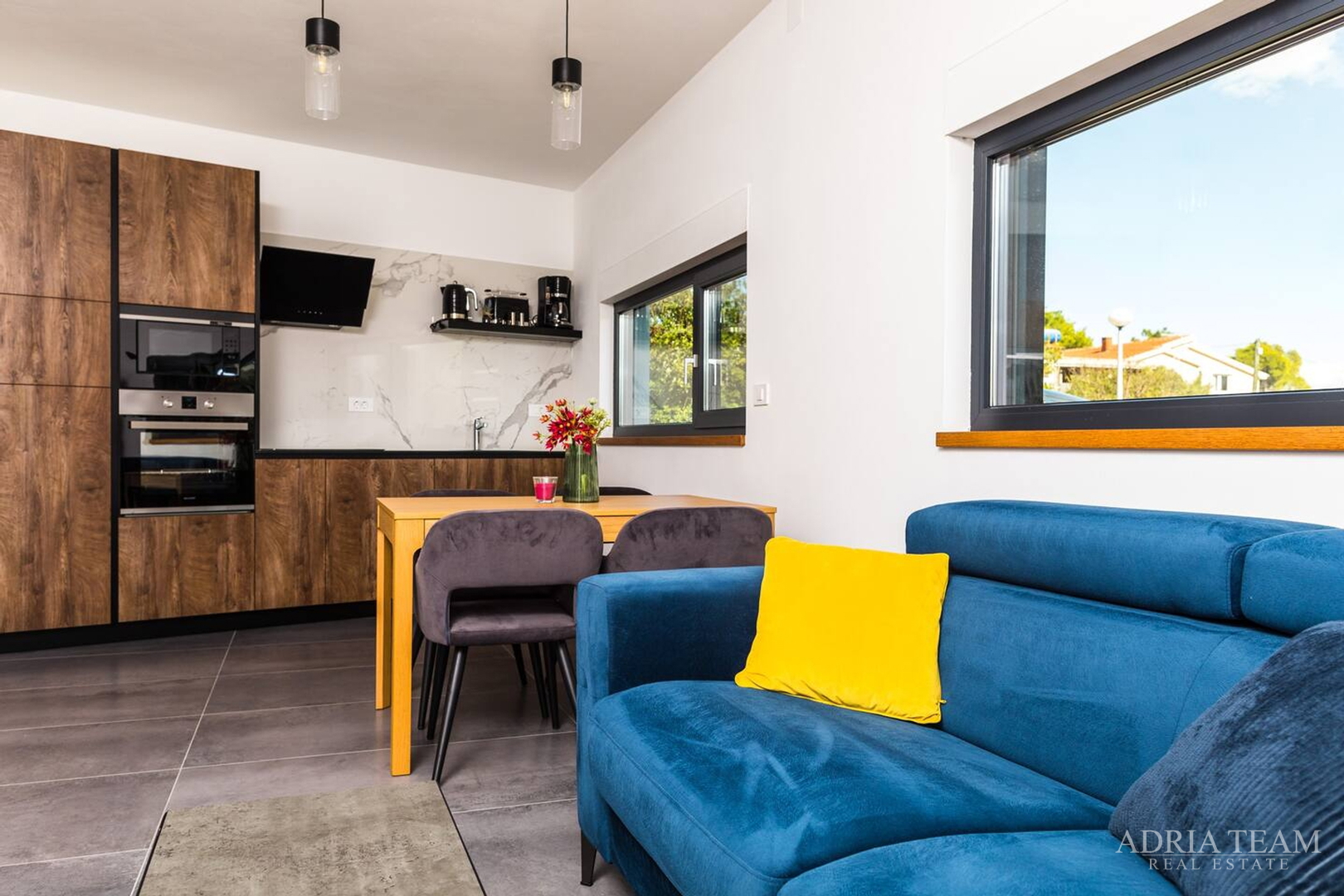 WOHNUNGEN IN EINER STADT VILLA MIT POOL, 250 M VOM MEER ENTFERNT, VIR - ZADAR