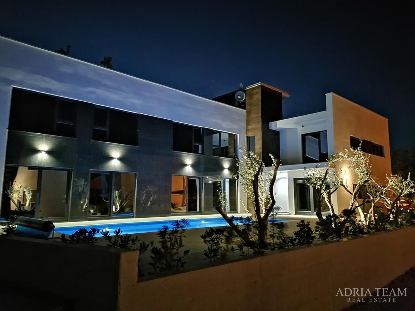 WOHNUNGEN IN EINER STADT VILLA MIT POOL, 250 M VOM MEER ENTFERNT, VIR - ZADAR