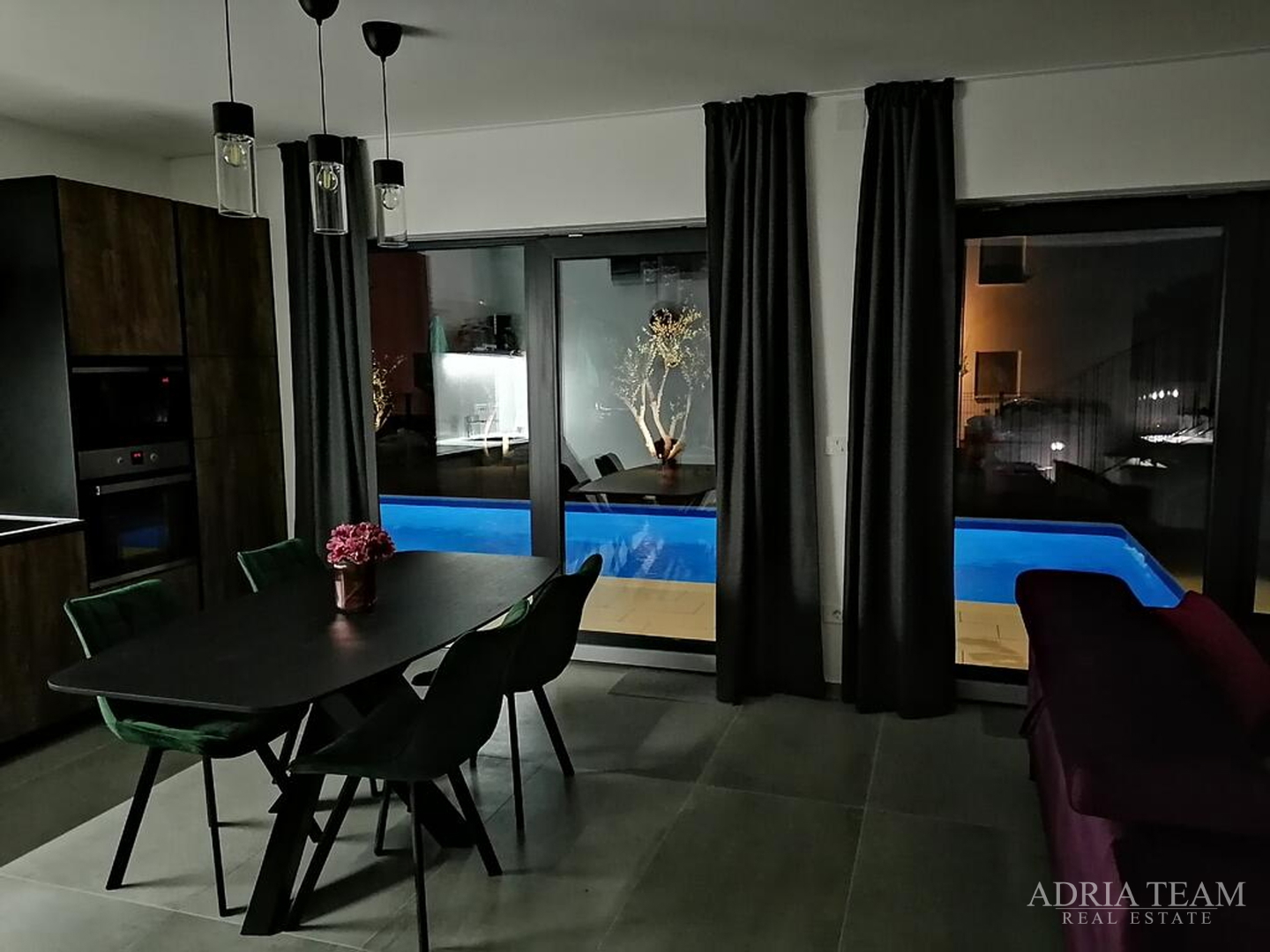 WOHNUNGEN IN EINER STADT VILLA MIT POOL, 250 M VOM MEER ENTFERNT, VIR - ZADAR