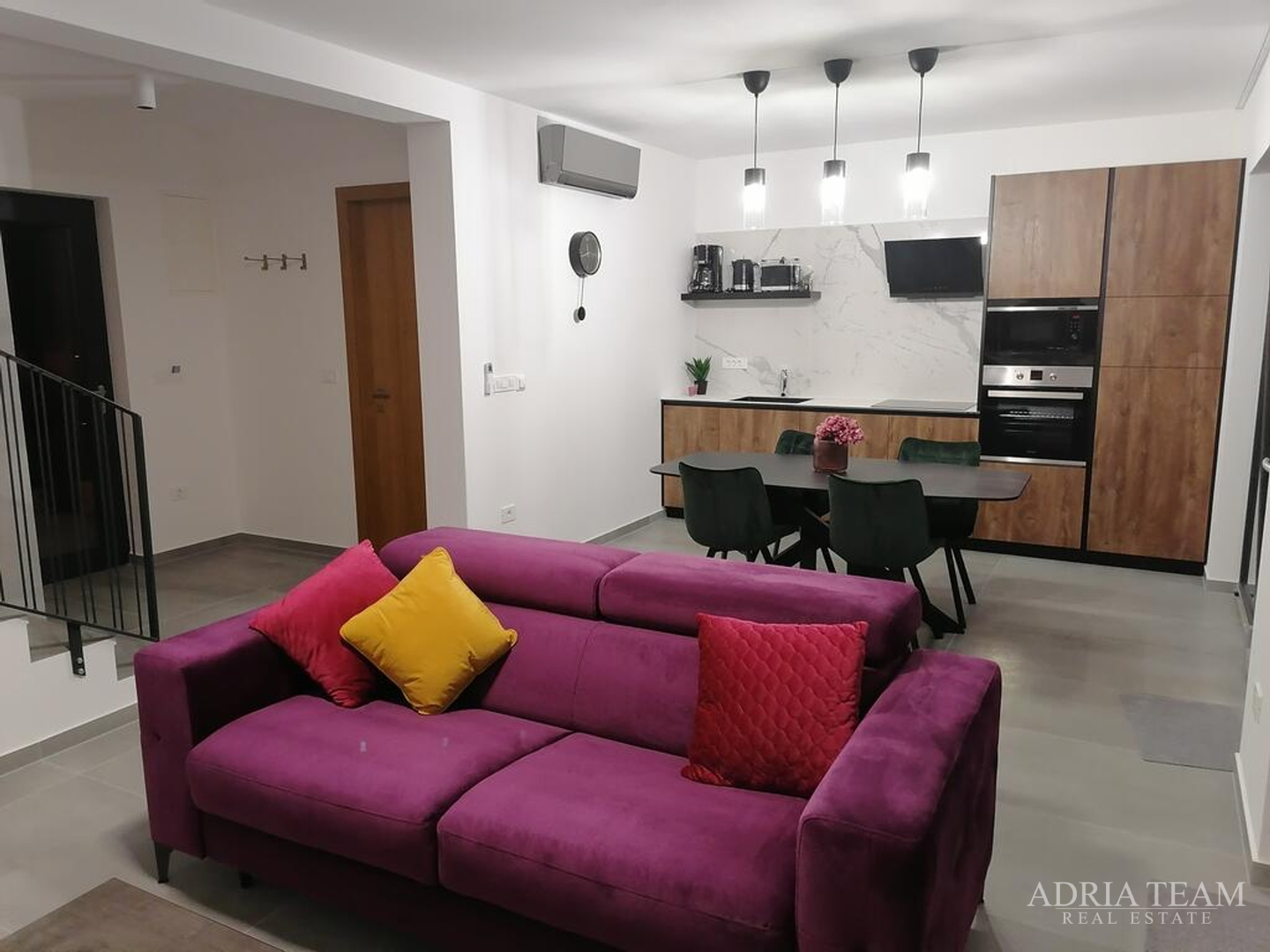 WOHNUNGEN IN EINER STADT VILLA MIT POOL, 250 M VOM MEER ENTFERNT, VIR - ZADAR