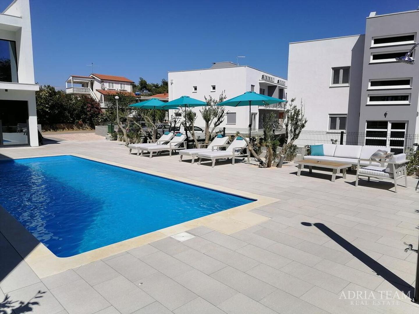 WOHNUNGEN IN EINER STADT VILLA MIT POOL, 250 M VOM MEER ENTFERNT, VIR - ZADAR