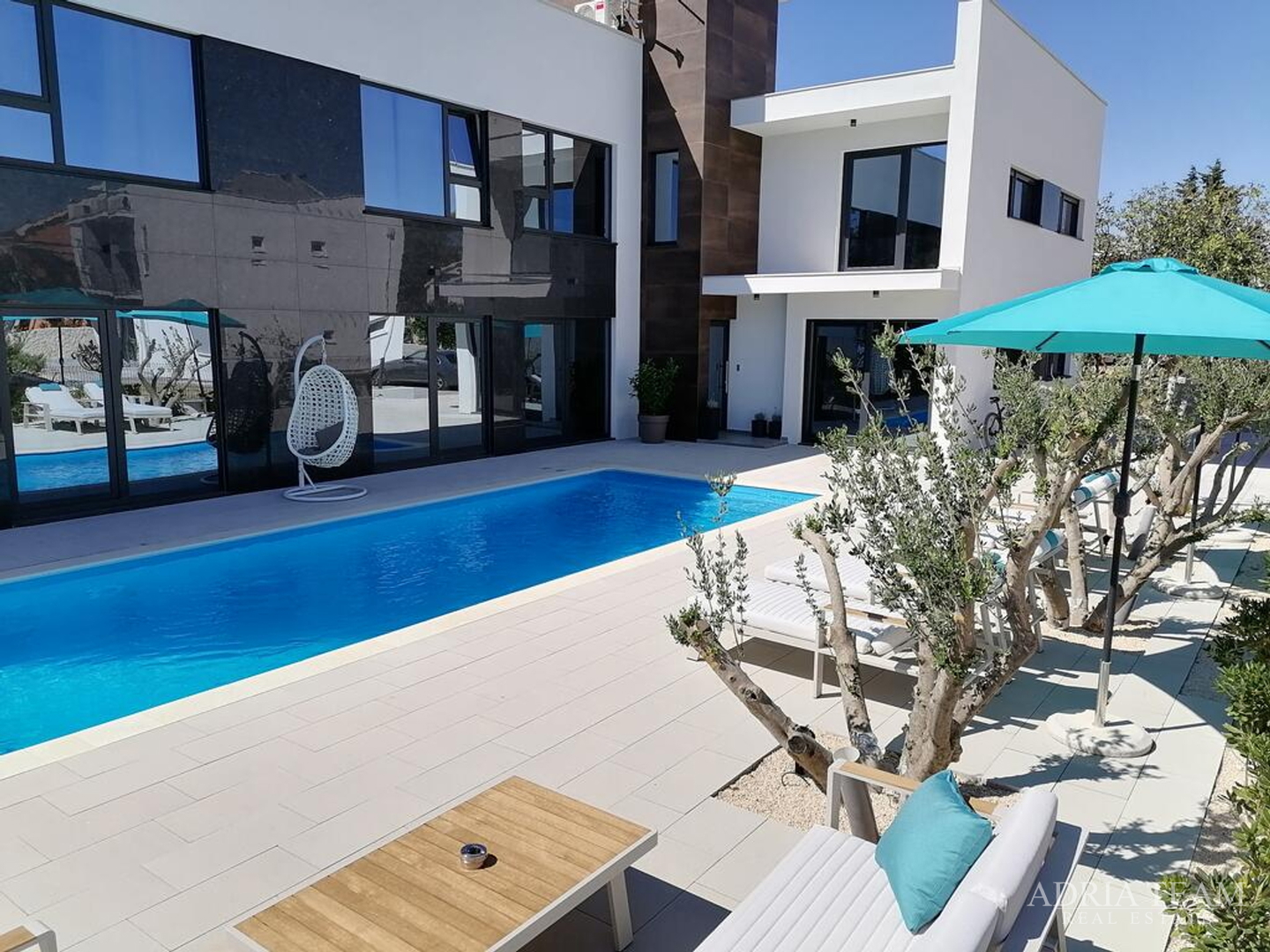 WOHNUNGEN IN EINER STADT VILLA MIT POOL, 250 M VOM MEER ENTFERNT, VIR - ZADAR