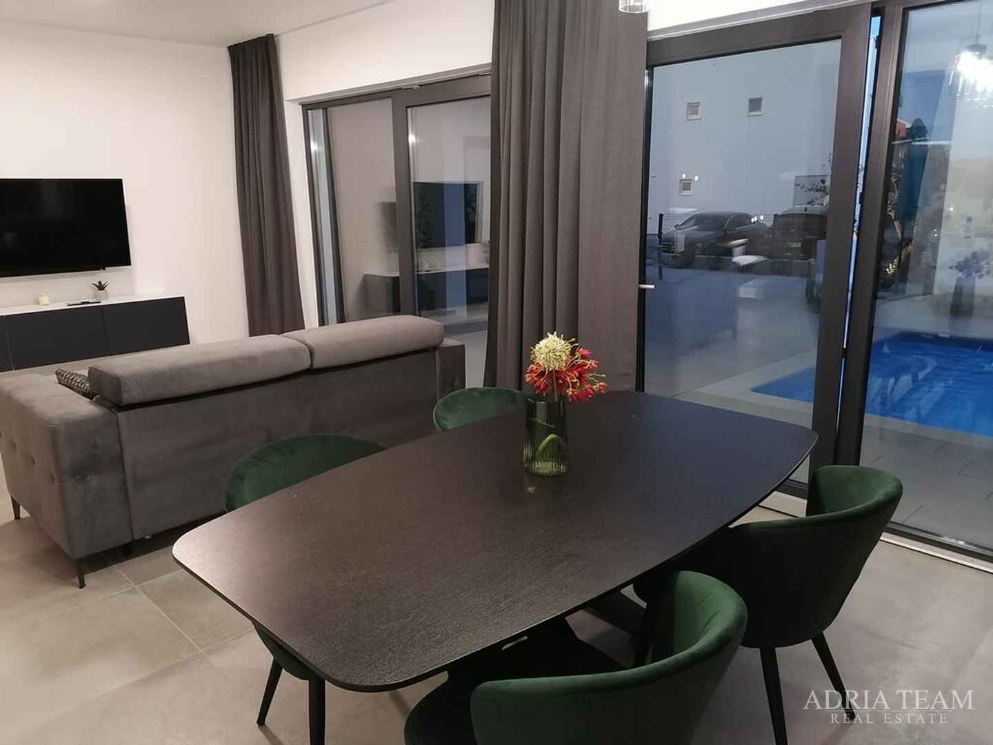 WOHNUNGEN IN EINER STADT VILLA MIT POOL, 250 M VOM MEER ENTFERNT, VIR - ZADAR