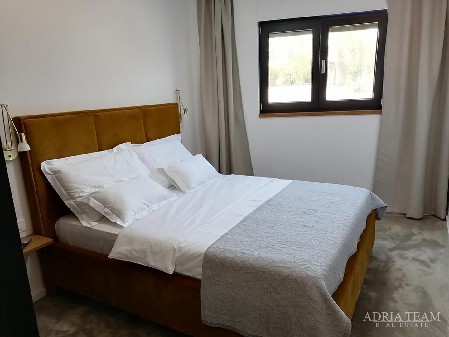 WOHNUNGEN IN EINER STADT VILLA MIT POOL, 250 M VOM MEER ENTFERNT, VIR - ZADAR