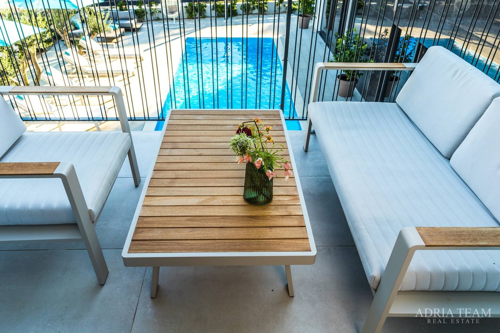 WOHNUNGEN IN EINER STADT VILLA MIT POOL, 250 M VOM MEER ENTFERNT, VIR - ZADAR