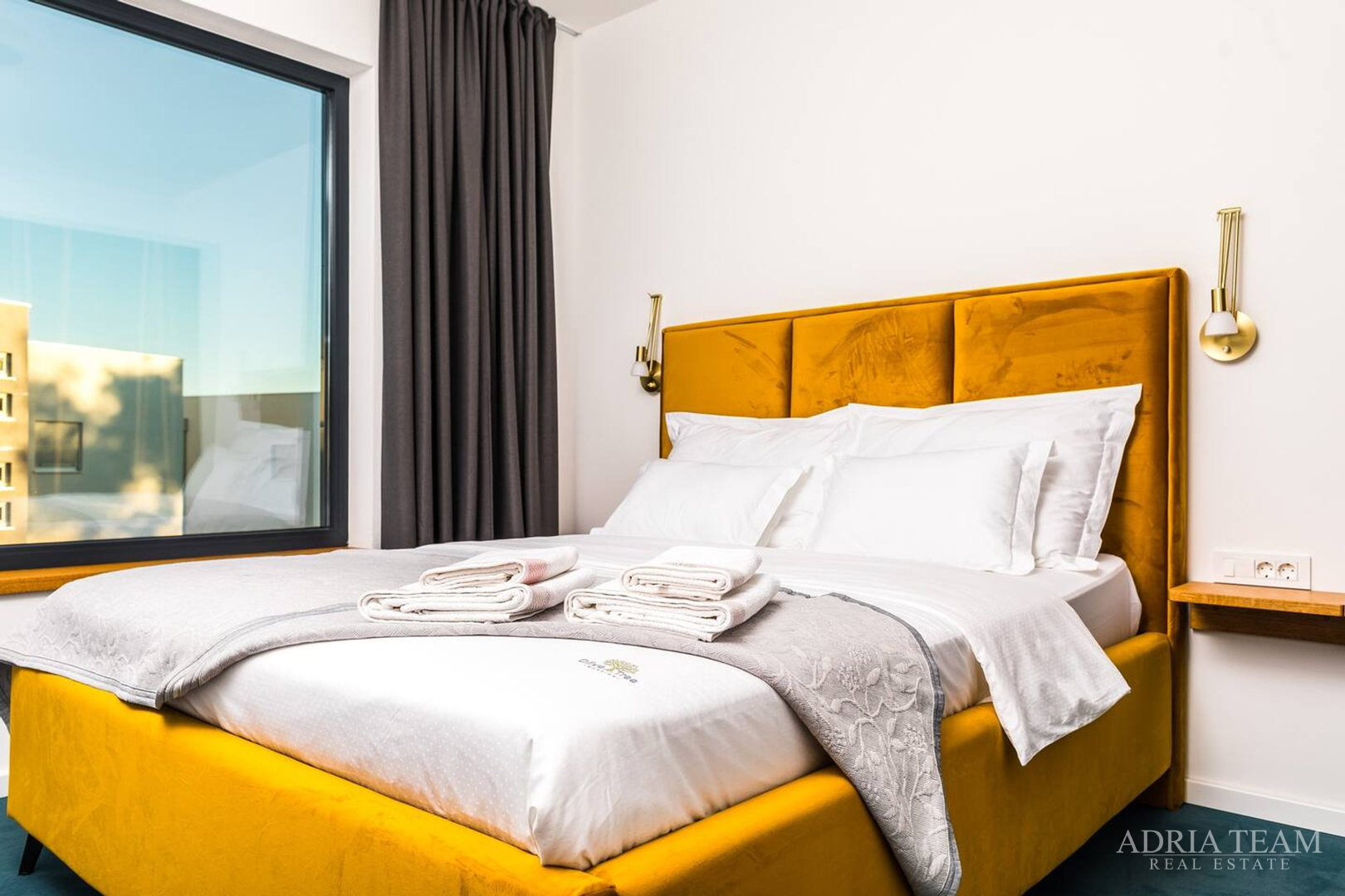 WOHNUNGEN IN EINER STADT VILLA MIT POOL, 250 M VOM MEER ENTFERNT, VIR - ZADAR