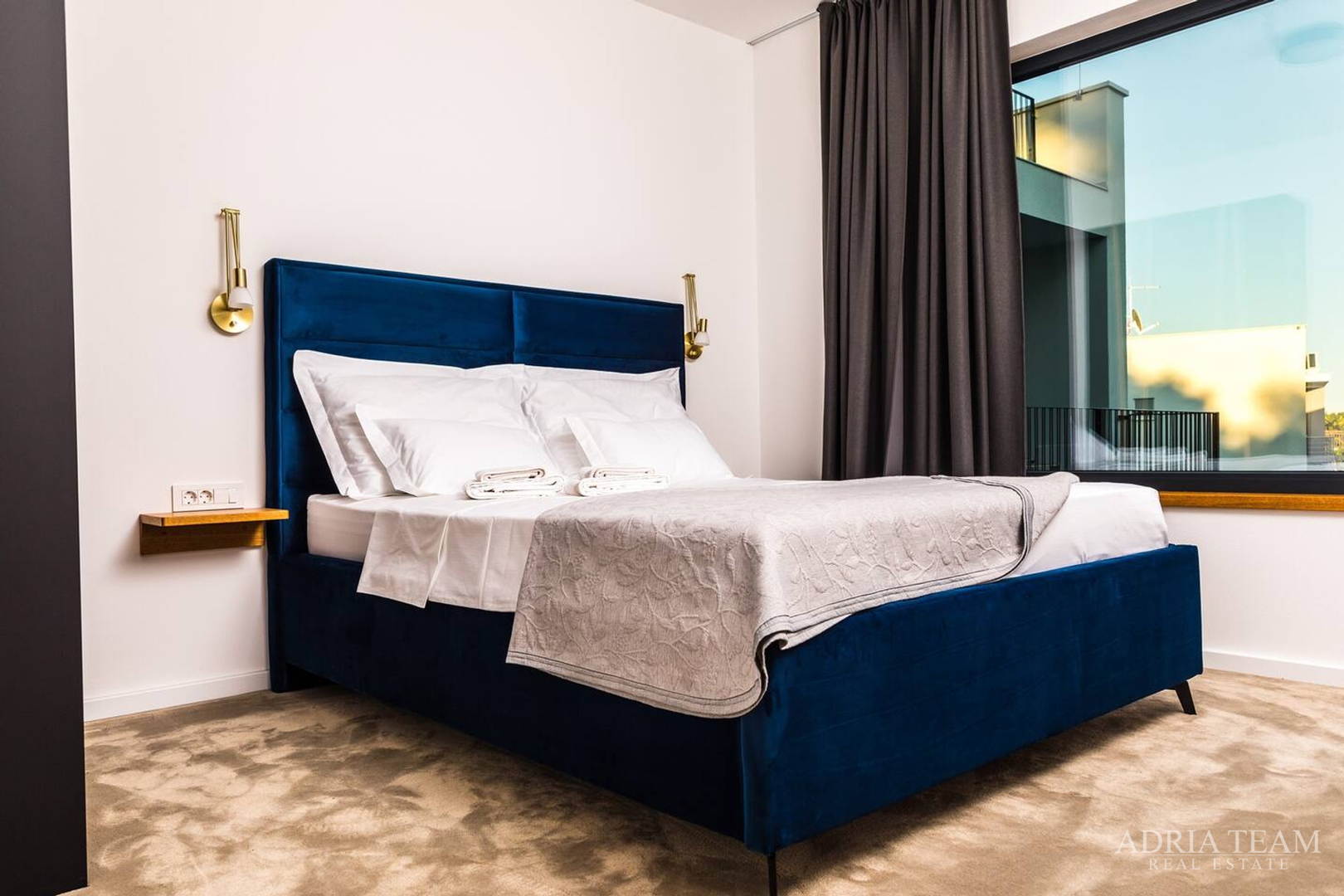 WOHNUNGEN IN EINER STADT VILLA MIT POOL, 250 M VOM MEER ENTFERNT, VIR - ZADAR