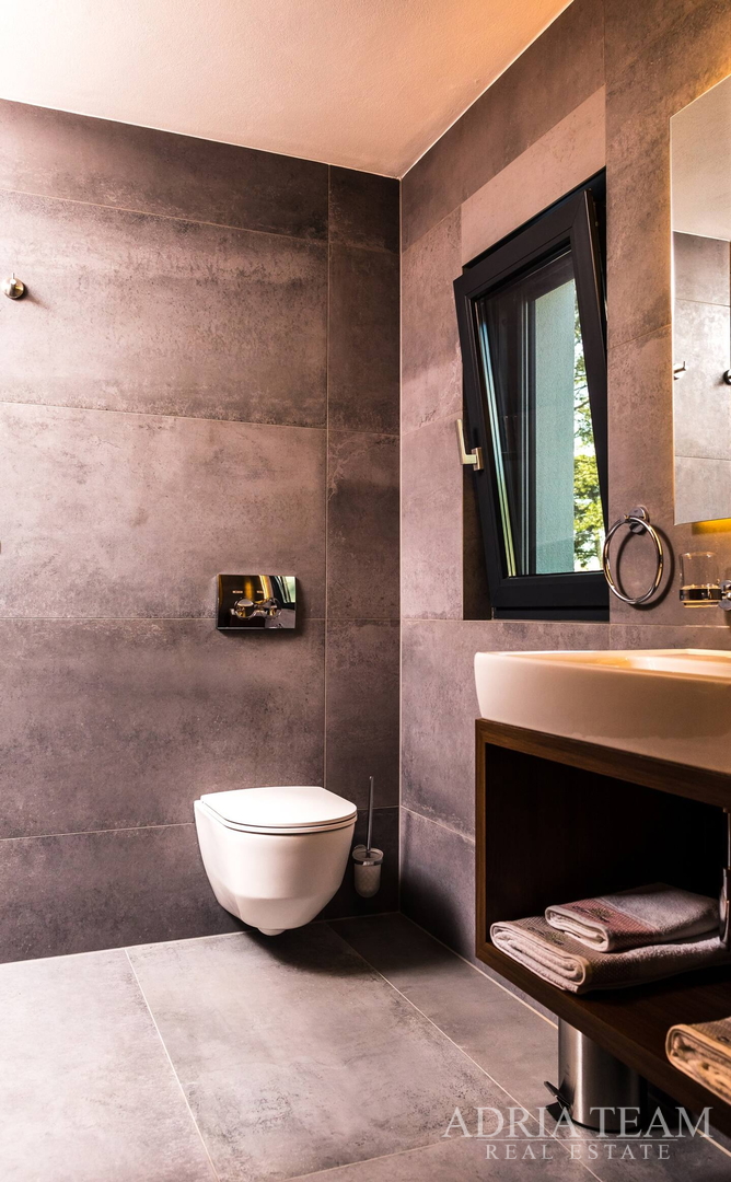 WOHNUNGEN IN EINER STADT VILLA MIT POOL, 250 M VOM MEER ENTFERNT, VIR - ZADAR