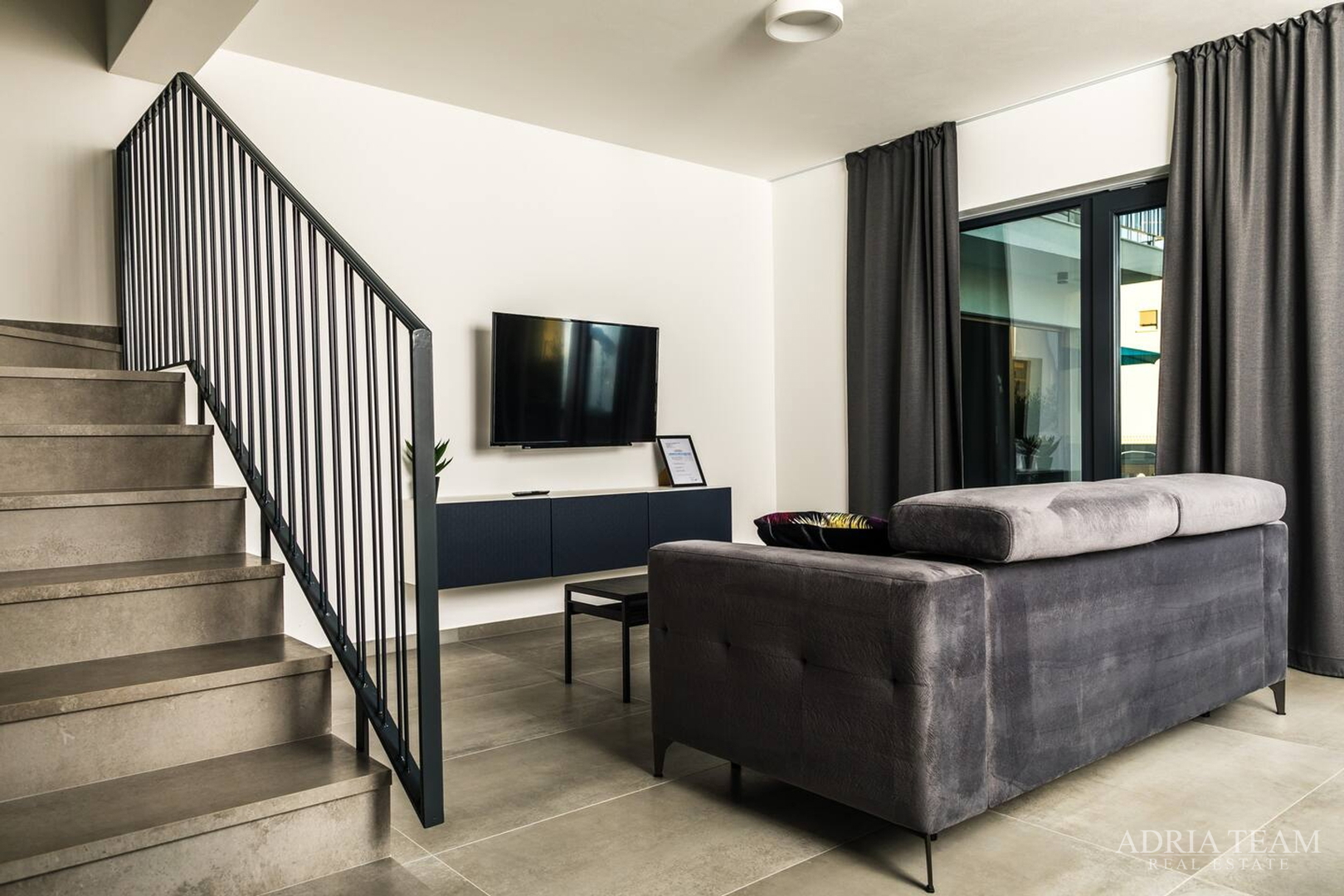 WOHNUNGEN IN EINER STADT VILLA MIT POOL, 250 M VOM MEER ENTFERNT, VIR - ZADAR