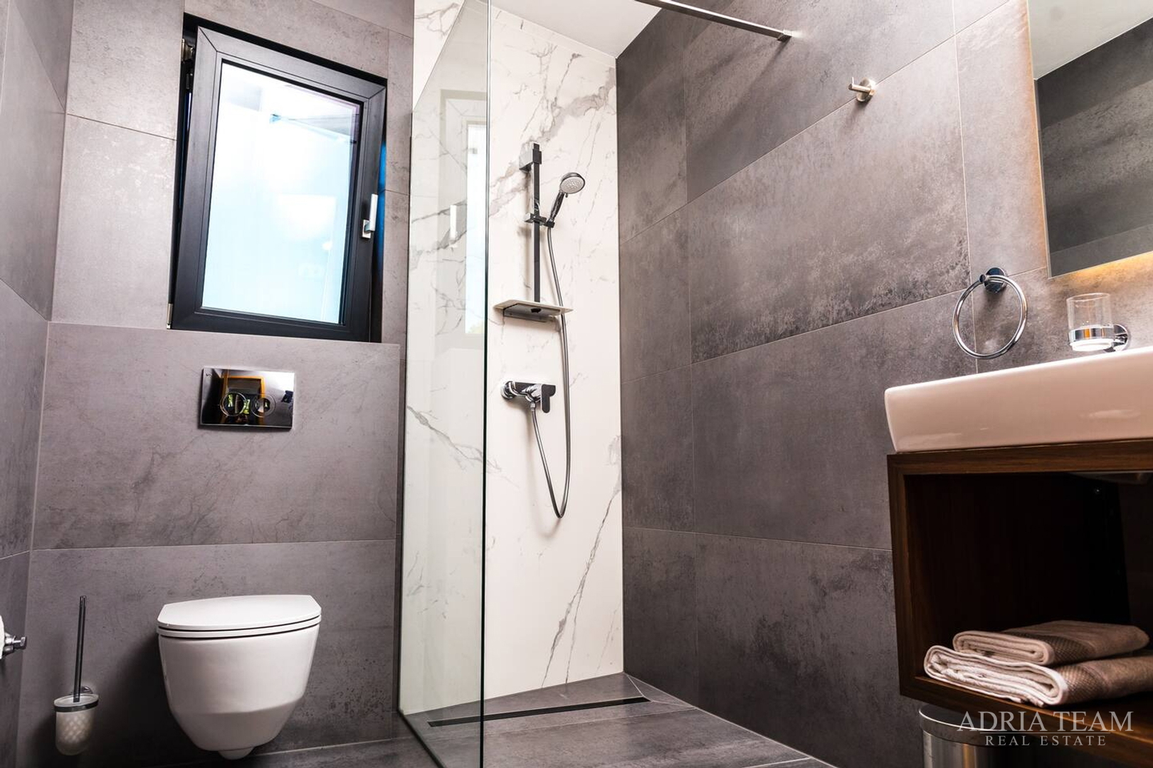 WOHNUNGEN IN EINER STADT VILLA MIT POOL, 250 M VOM MEER ENTFERNT, VIR - ZADAR