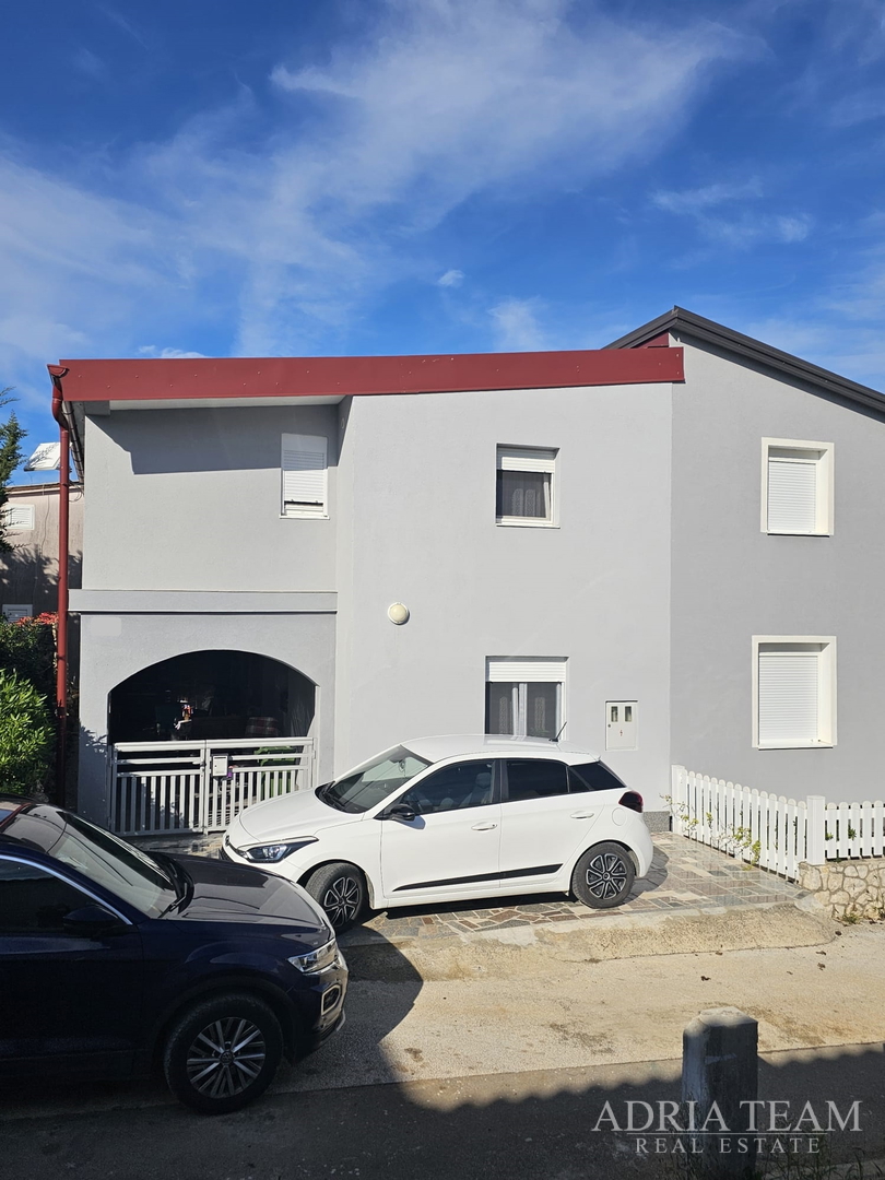 HAUS MIT ZWEI WOHNEINHEITEN - VIR