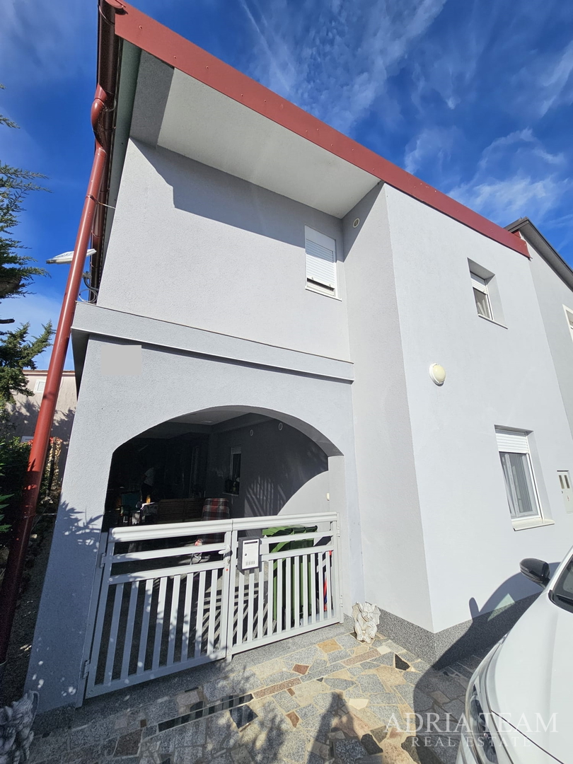 HAUS MIT ZWEI WOHNEINHEITEN - VIR