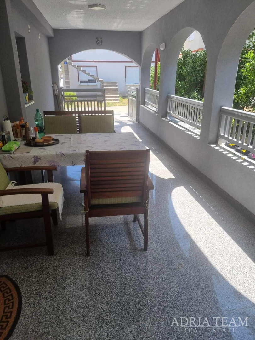 HAUS MIT ZWEI WOHNEINHEITEN - VIR