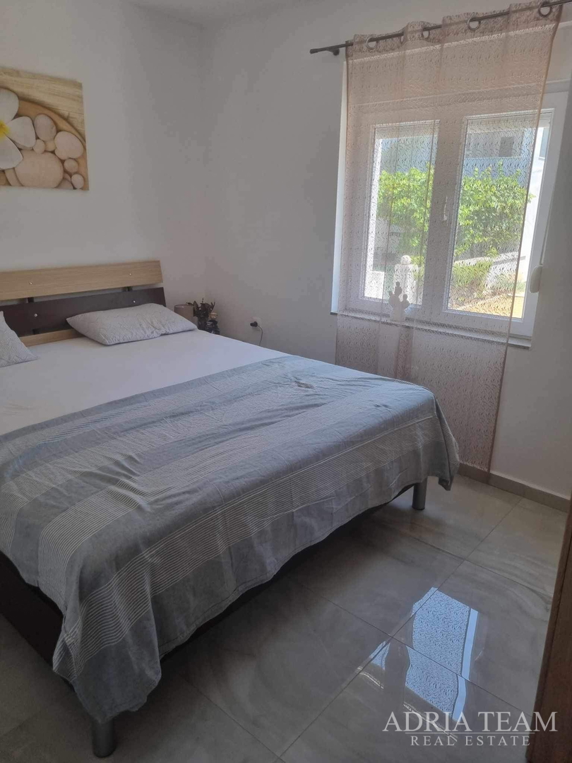 HAUS MIT ZWEI WOHNEINHEITEN - VIR