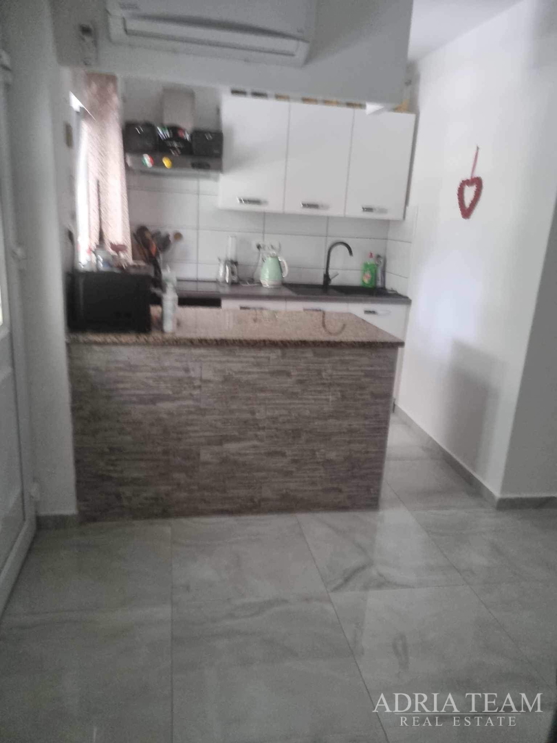 HAUS MIT ZWEI WOHNEINHEITEN - VIR