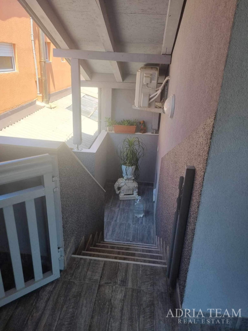 HAUS MIT ZWEI WOHNEINHEITEN - VIR