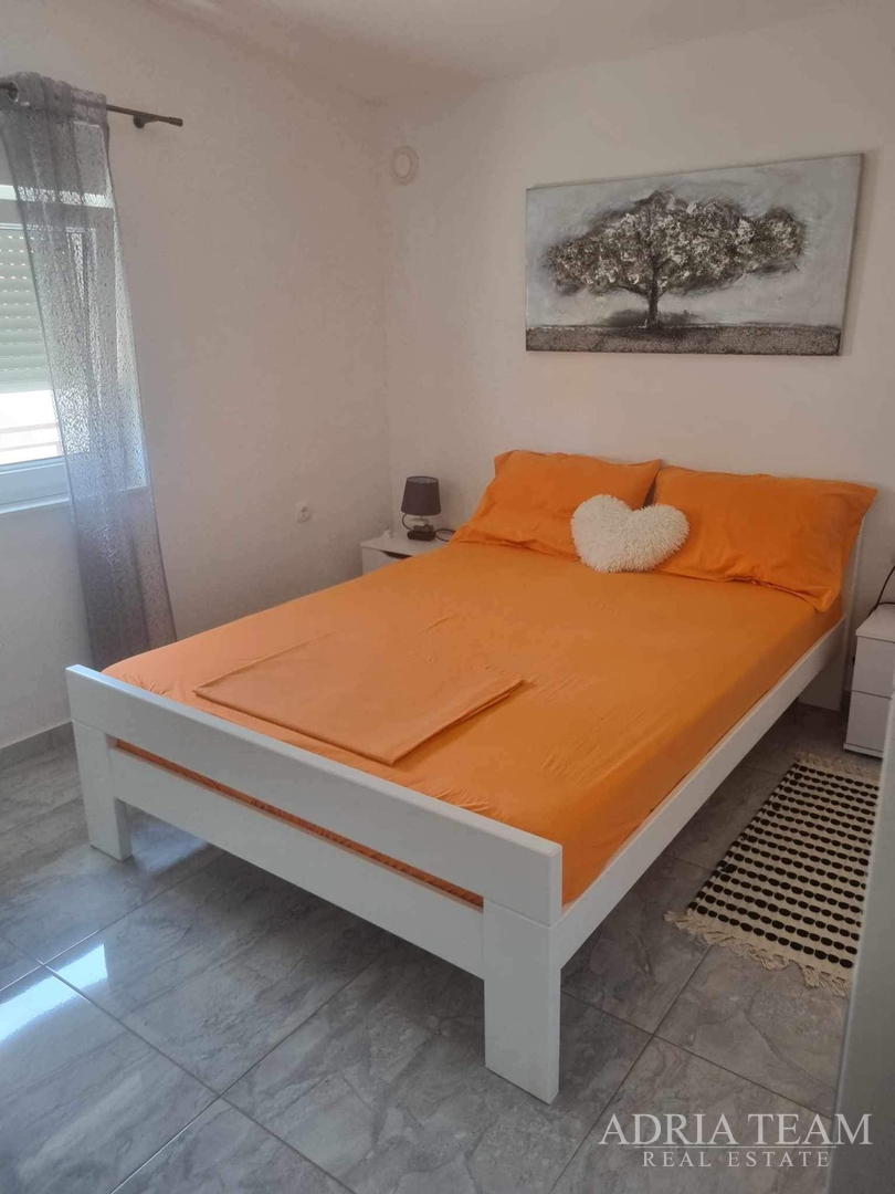 HAUS MIT ZWEI WOHNEINHEITEN - VIR