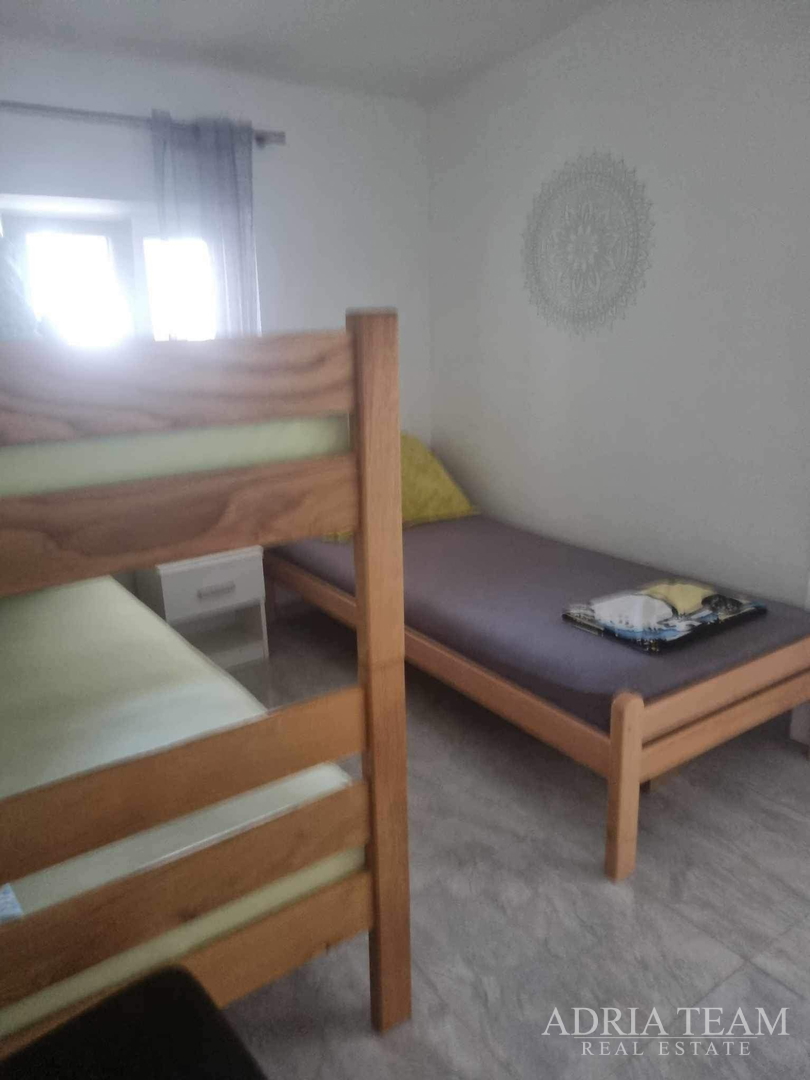 HAUS MIT ZWEI WOHNEINHEITEN - VIR